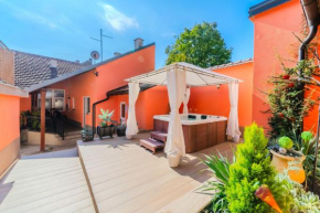 Countess House with Jacuzzi and Sauna - Happy Rentals